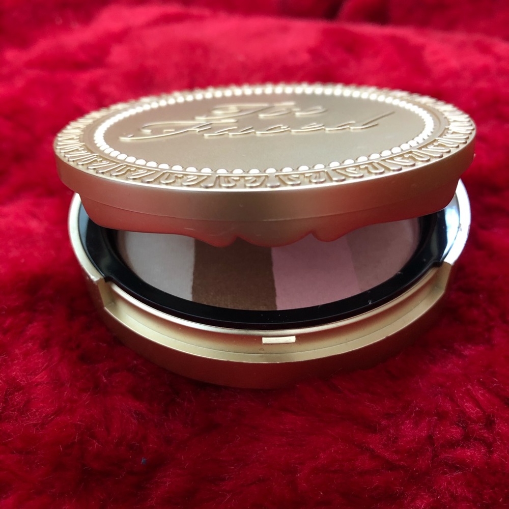 Too Faced Snow Bunny Luminous Bronzer